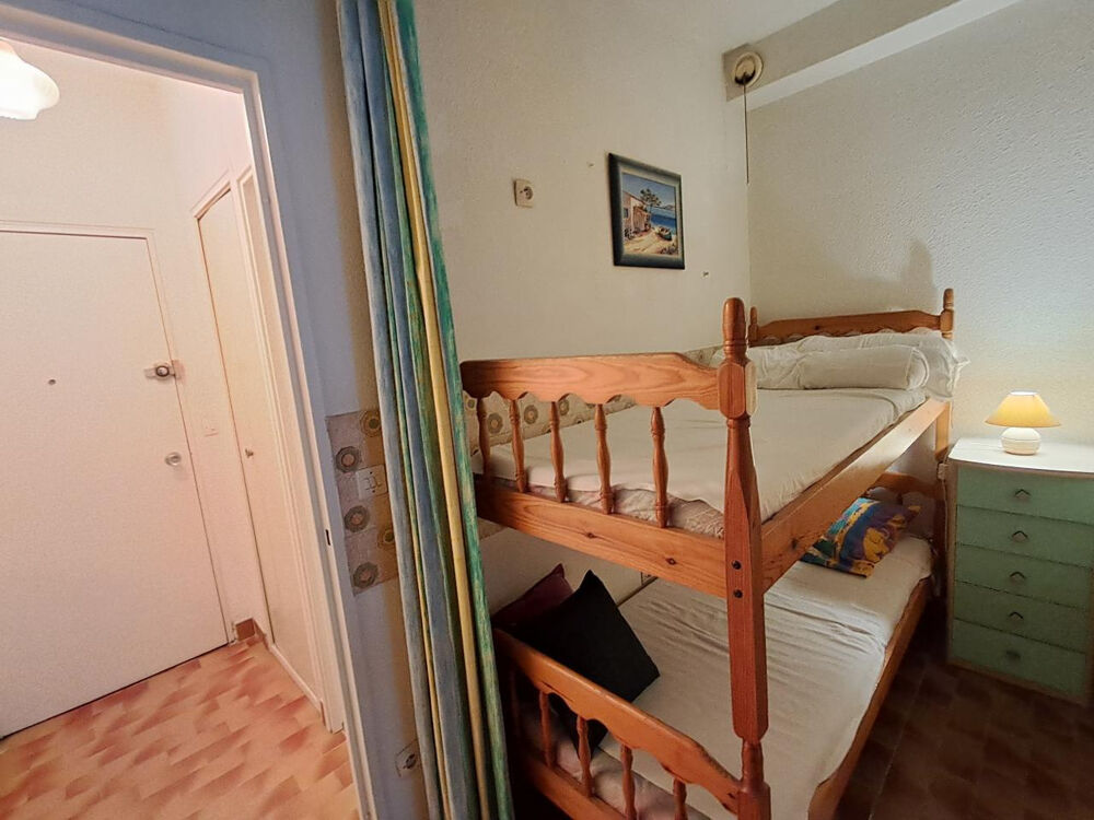 Studio cabine avec ascenseur et piscine.