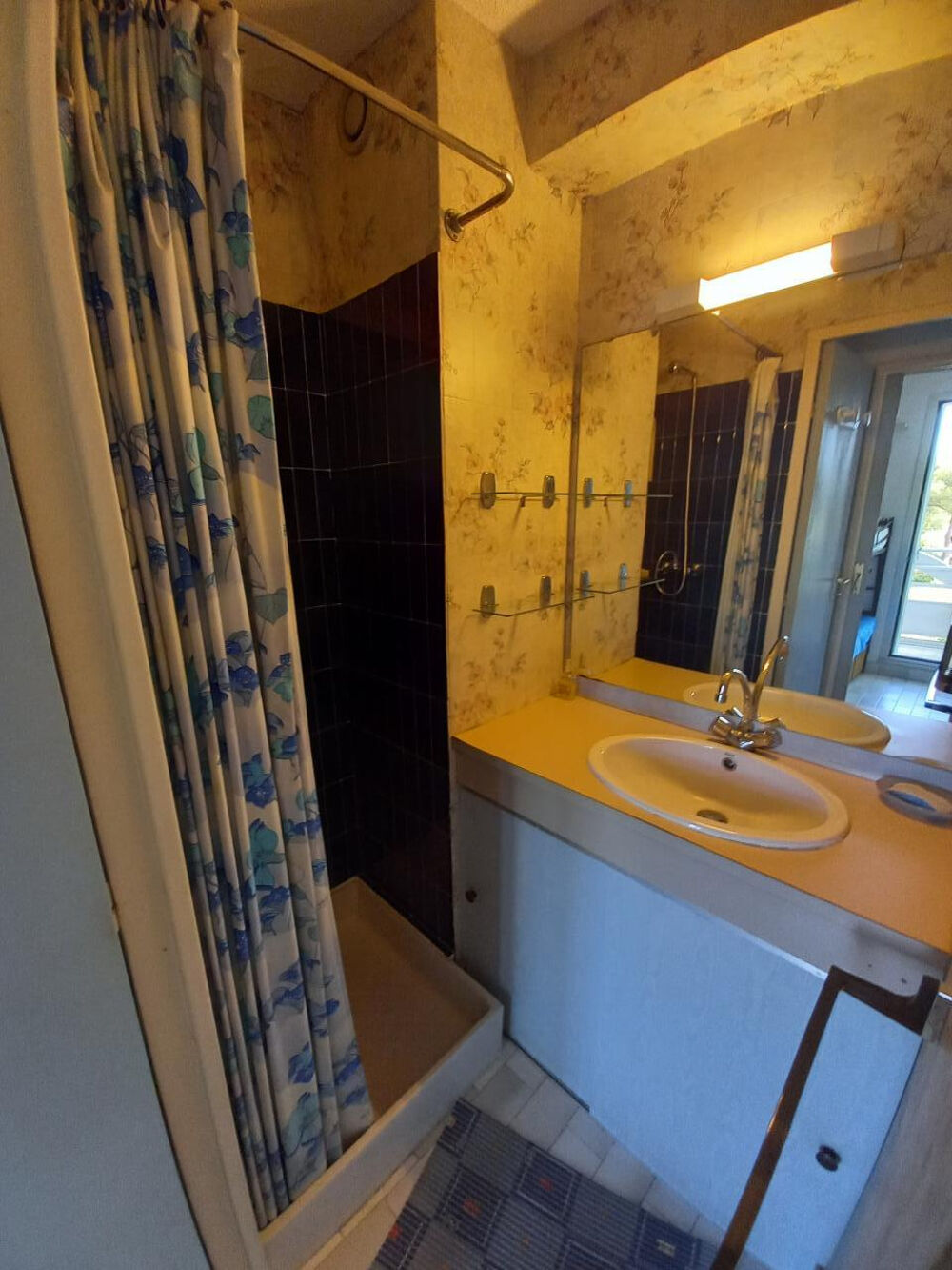 SECTEUR COUCHANT - Studio cabine avec Parking privatif.