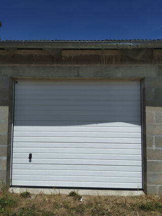  Parking / Garage à louer 1 pièce 28 m²