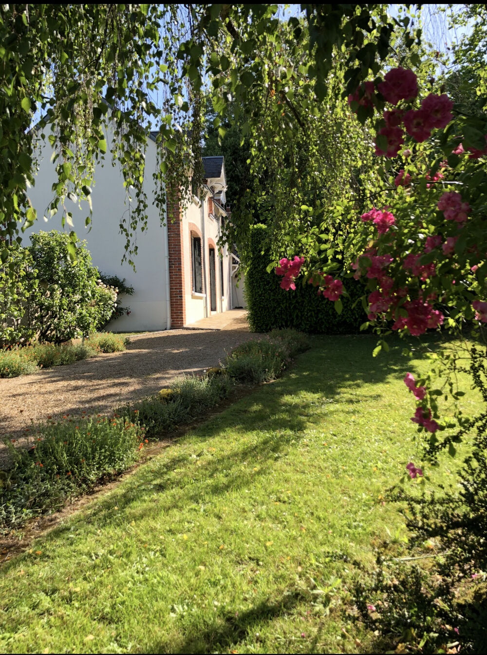 MAISON DE CHARME AU COEUR DE CLOYES LES TROIS RIVIÈRES SUR SON VASTE TERRAIN CLOS ET ARBORÉ