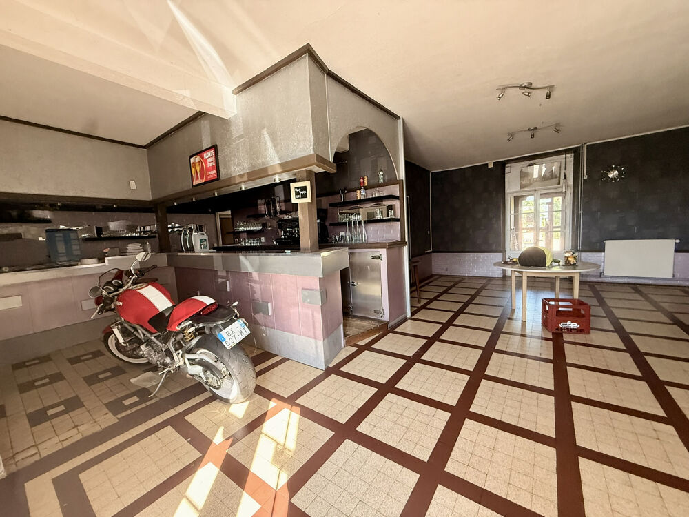 ENSEMBLE IMMOBILIER DE MUR COMMERCIAUX AVEC APPARTEMENT - AXE CHATEAUDUN / VENDÔME AVEC TERRAIN CONSTRUCTIBLE