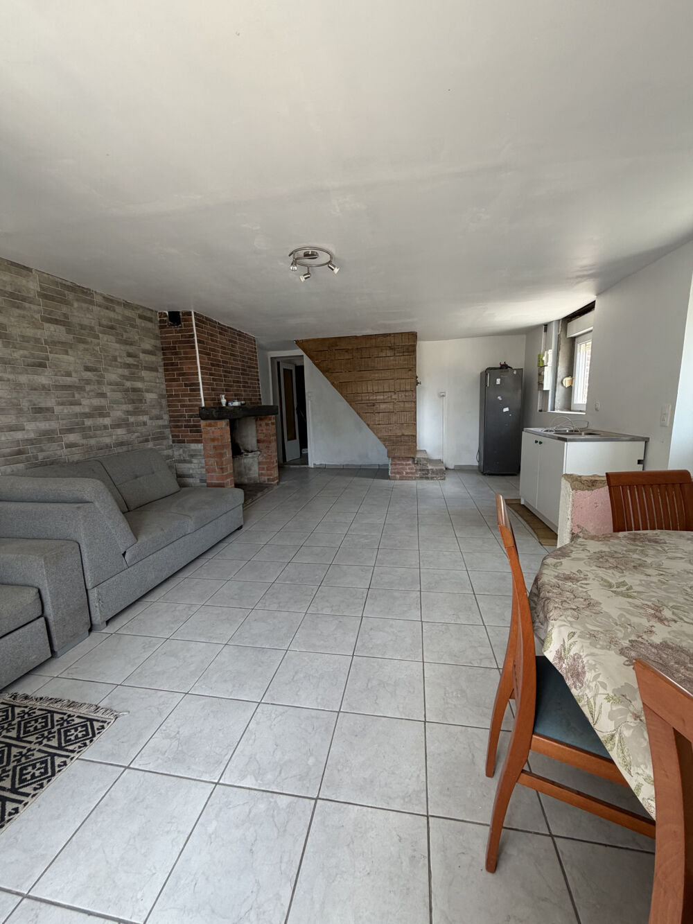 MAISON À FINIR DE RÉNOVER - 6 MIN DE CLOYES