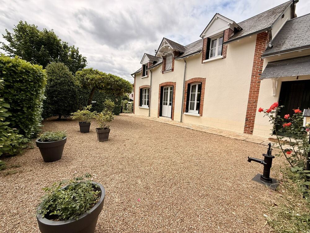 MAISON DE CHARME AU COEUR DE CLOYES LES TROIS RIVIÈRES SUR SON VASTE TERRAIN CLOS ET ARBORÉ