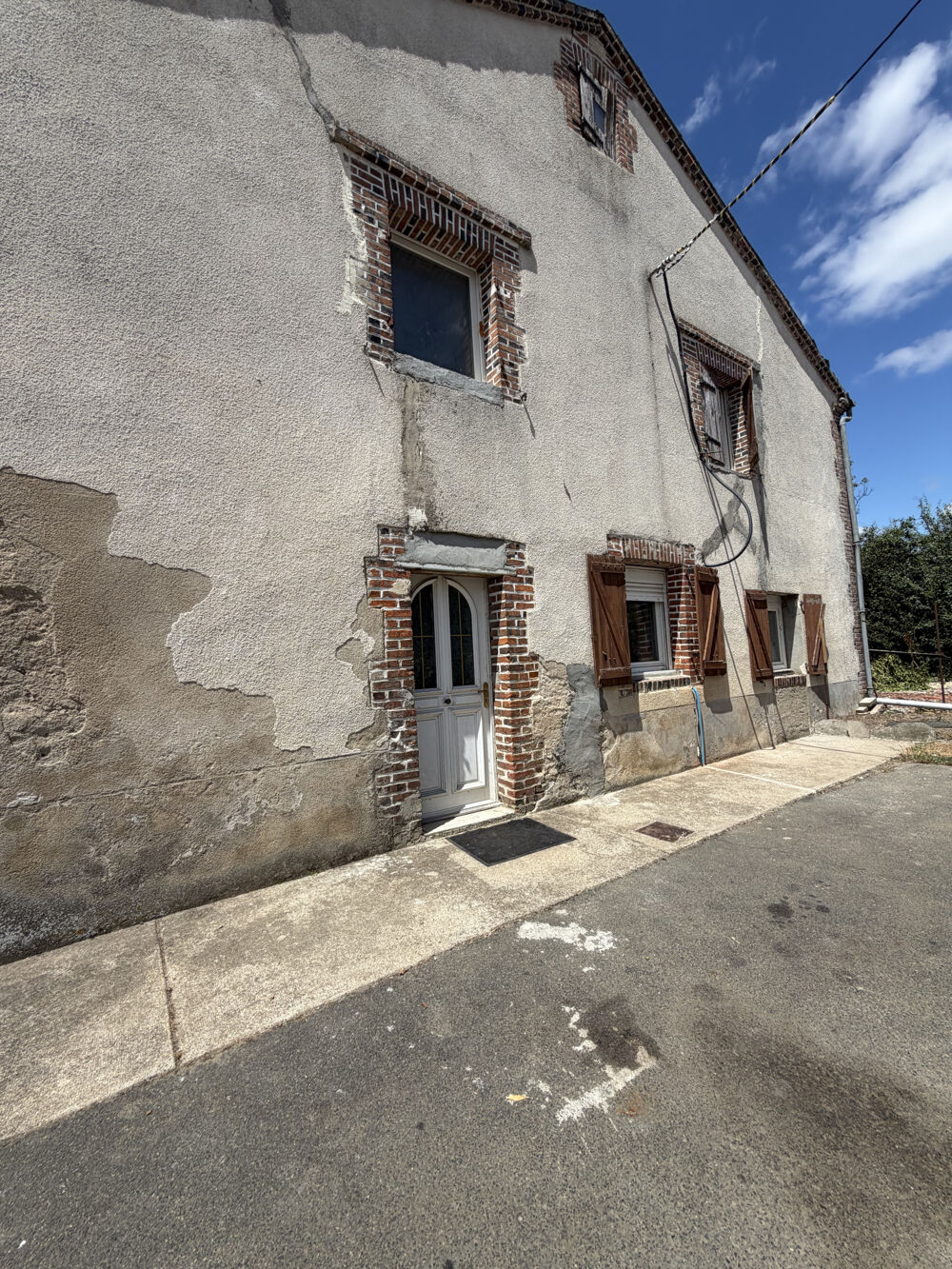 MAISON À FINIR DE RÉNOVER - 6 MIN DE CLOYES