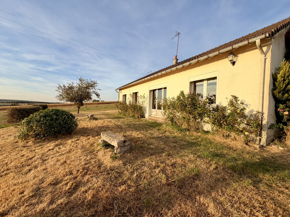 SECTEUR CALME, PLAIN-PIED ET VUE SUR LA VALLÉE : MAISON AVEC DÉPENDANCES SUR VASTE TERRAIN - 12 MIN CLOYES LES