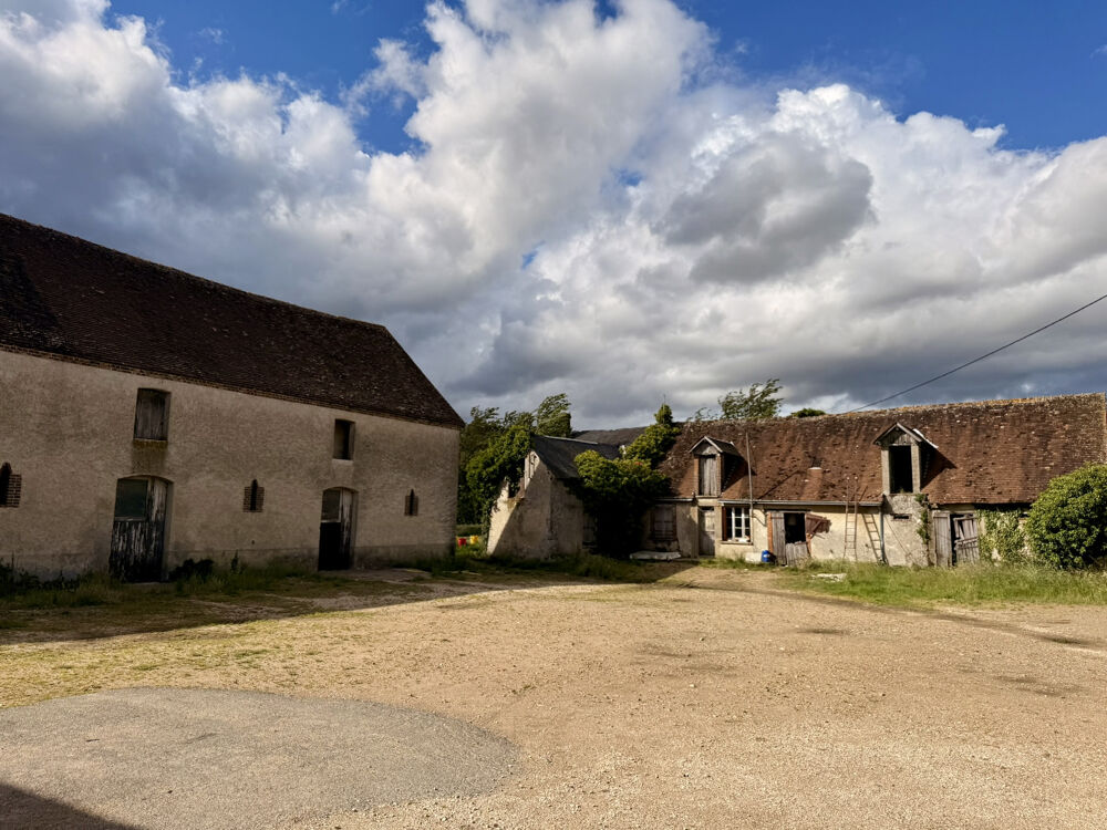 CORPS DE FERME - ENTRE CLOYES ET MOREE SECTEUR ISOLÉ