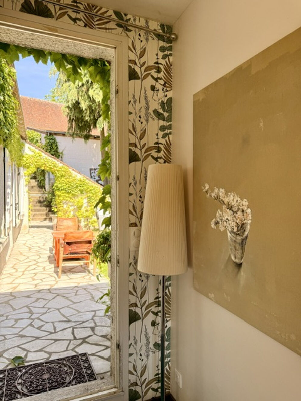 CHARMANTE MAISON DE VILLAGE DE PLAIN-PIED AVEC JARDIN, DÉPENDANCE - MONTIGNY LE GANNELON
