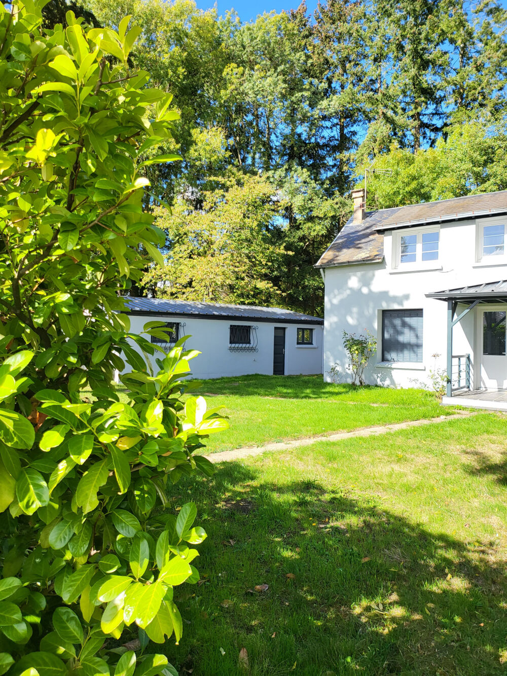 PROCHE CENTRE-VILLE DE CLOYES-LES-TROIS-RIVIÈRES MAISON FAMILIALE EN BORD DEAU