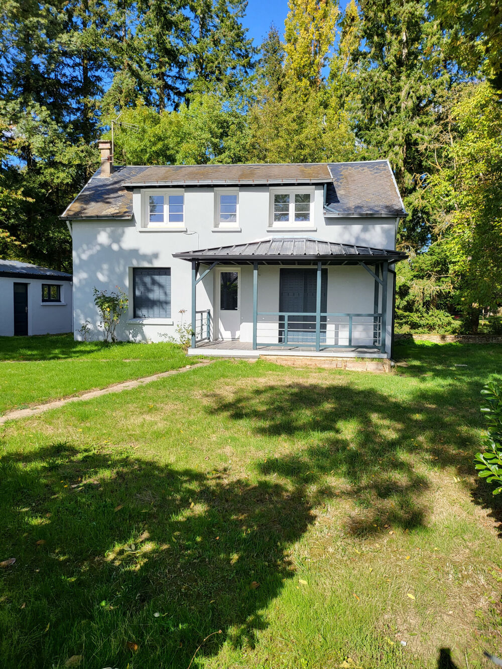 PROCHE CENTRE-VILLE DE CLOYES-LES-TROIS-RIVIÈRES MAISON FAMILIALE EN BORD DEAU