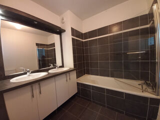  Appartement à louer 3 pièces 60 m²