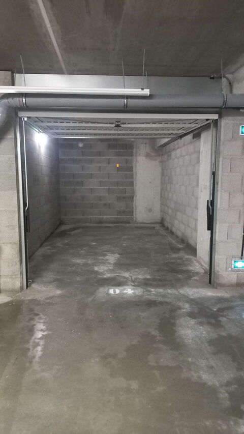  Parking / Garage � louer 