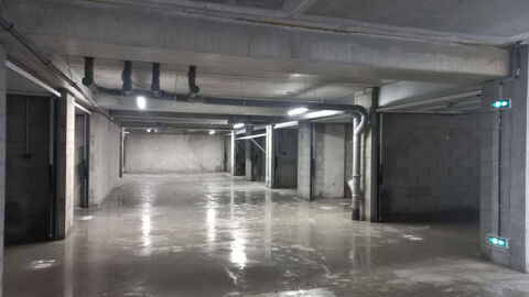  Parking / Garage  louer 