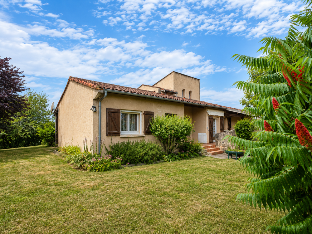 Vente Maison Maison individuelle T5 de 150m2 habitable sur parcelle 1600m2 avec garage Goyrans