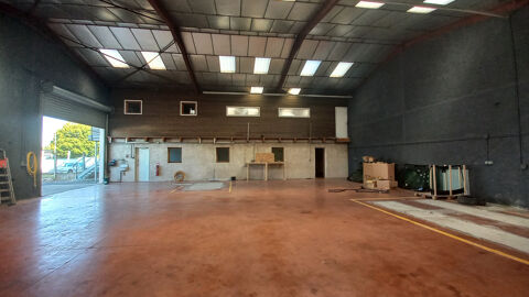 31600: LOCAL COMMERCIAL avec bureaux 2500 31600 Seysses