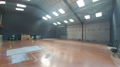   31600: LOCAL COMMERCIAL avec bureaux 