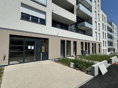 Local commercial de 127 m2 avec 10 parkings 206000 74150 Rumilly