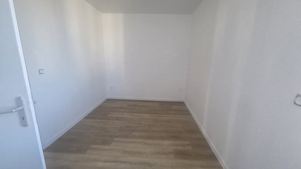 Location Duplex/Triplex Duplex centre ville Montpon menesterol