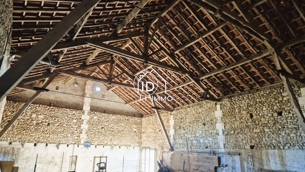 Maison, dépendances, terrain à la campagne