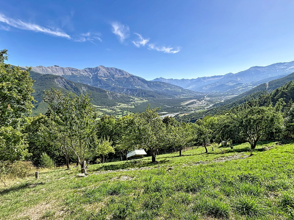Vente Maison Ancien corps de ferme rénové avec dépendances et 3 400 m2 de terrain Barcelonnette