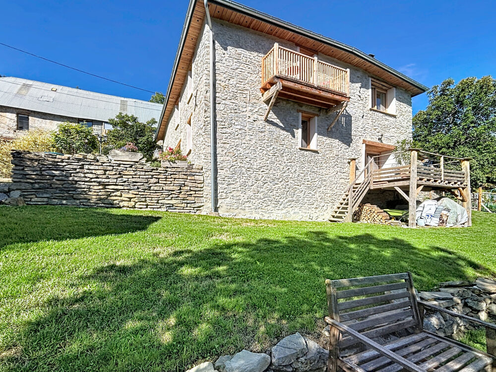Vente Maison Ancien corps de ferme rénové avec dépendances et 3 400 m2 de terrain Les thuiles