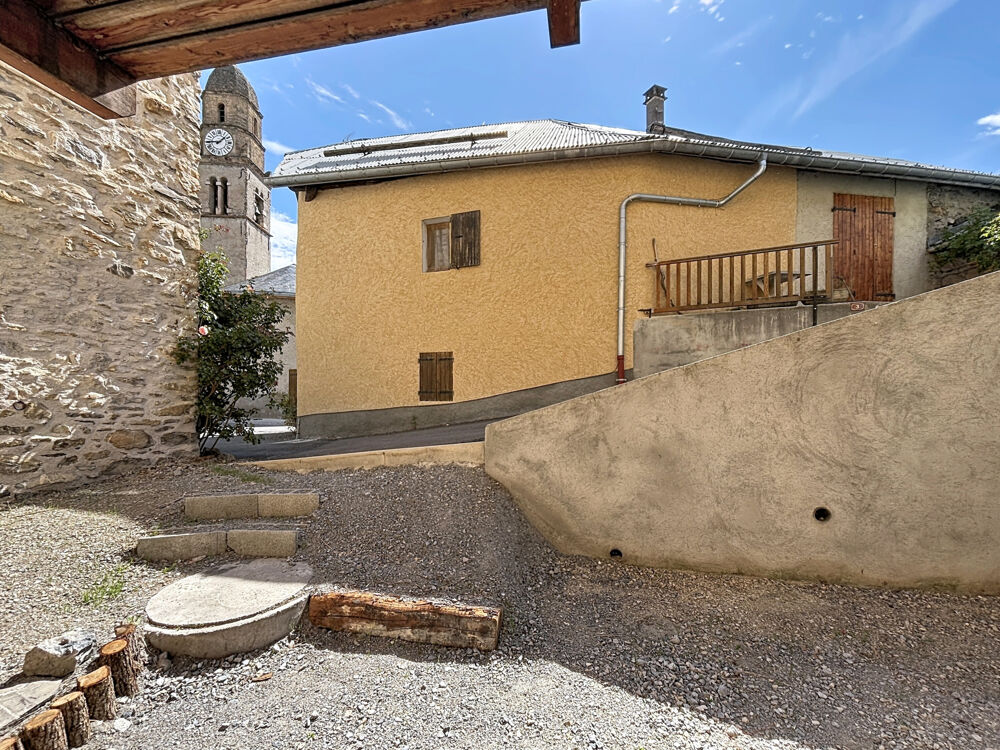 Maison de village avec combles aménageables Hameau des Sanières à Jausiers