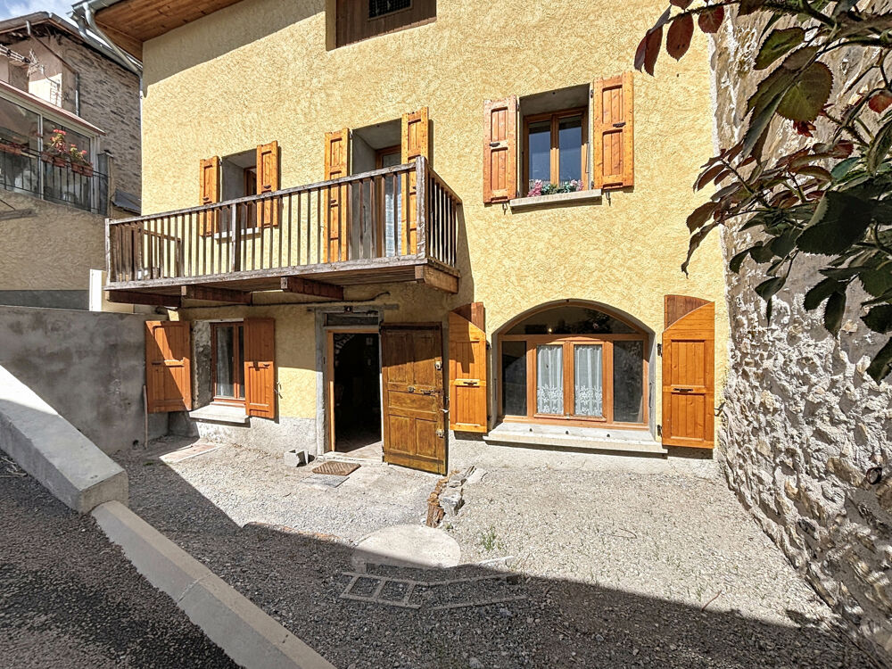 Maison de village avec combles aménageables Hameau des Sanières à Jausiers