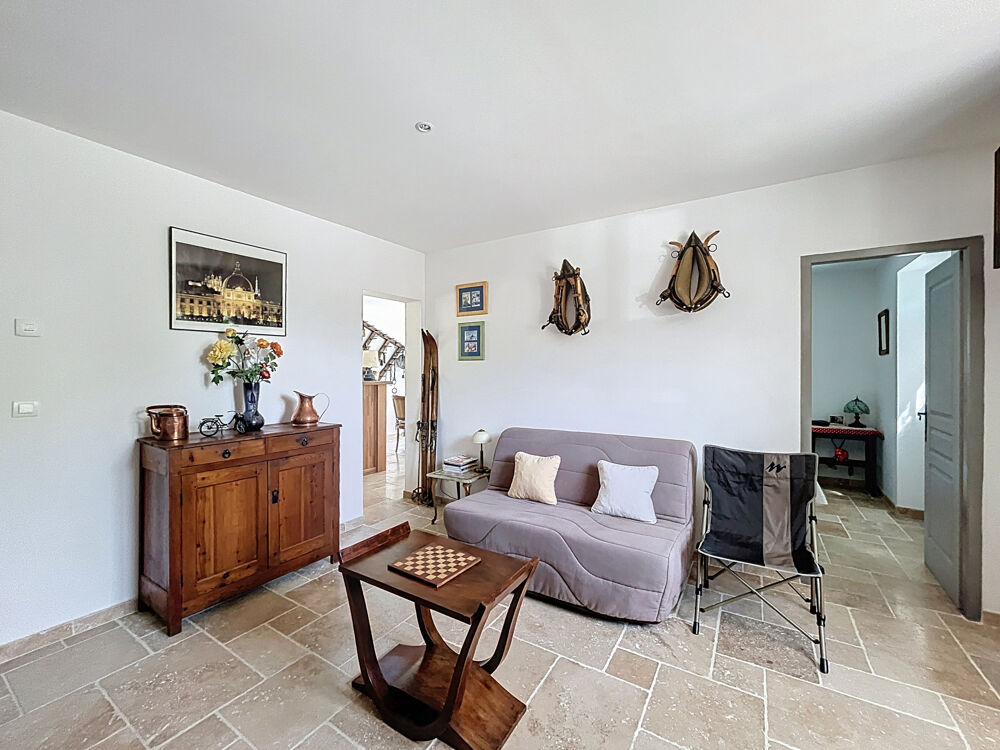 À vendre à La Condamine-Châtelard : appartement avec jardin et vue entièrement rénové