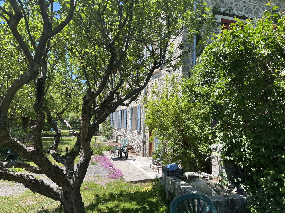 À vendre Appartement avec jardin privatif et double garage Jausiers (04850)