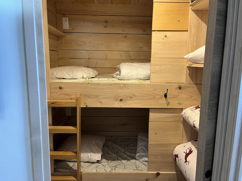 À vendre Studio rénové plein sud au Super Sauze, dernier étage avec ascenseur