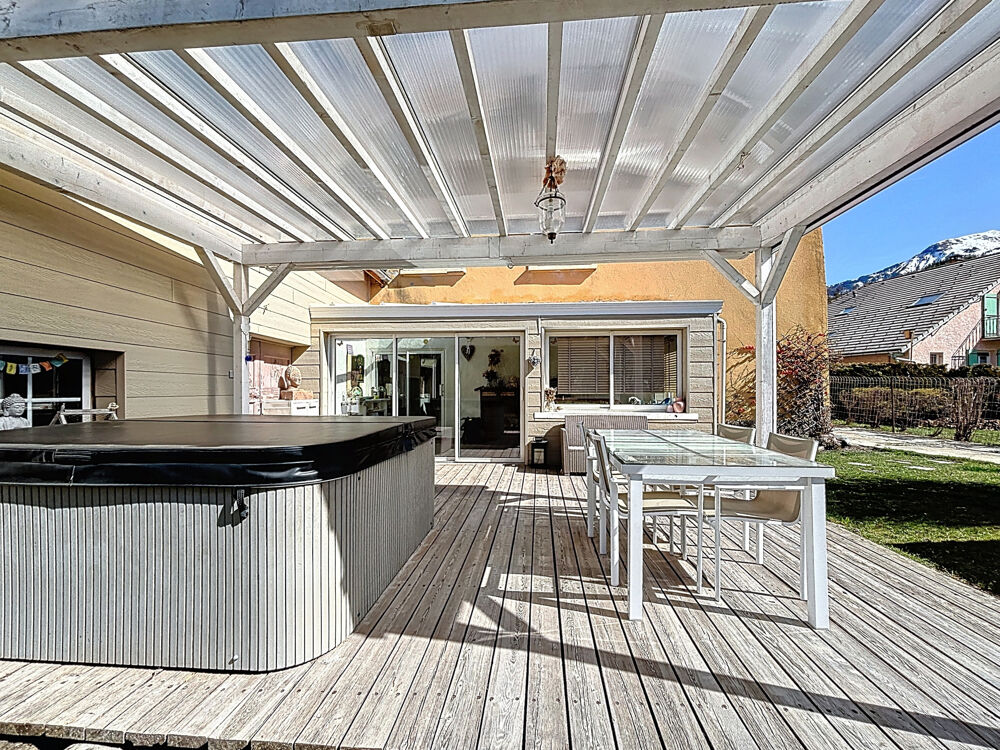 À vendre maison de caractère, 10 pièces à Jausiers (04850)