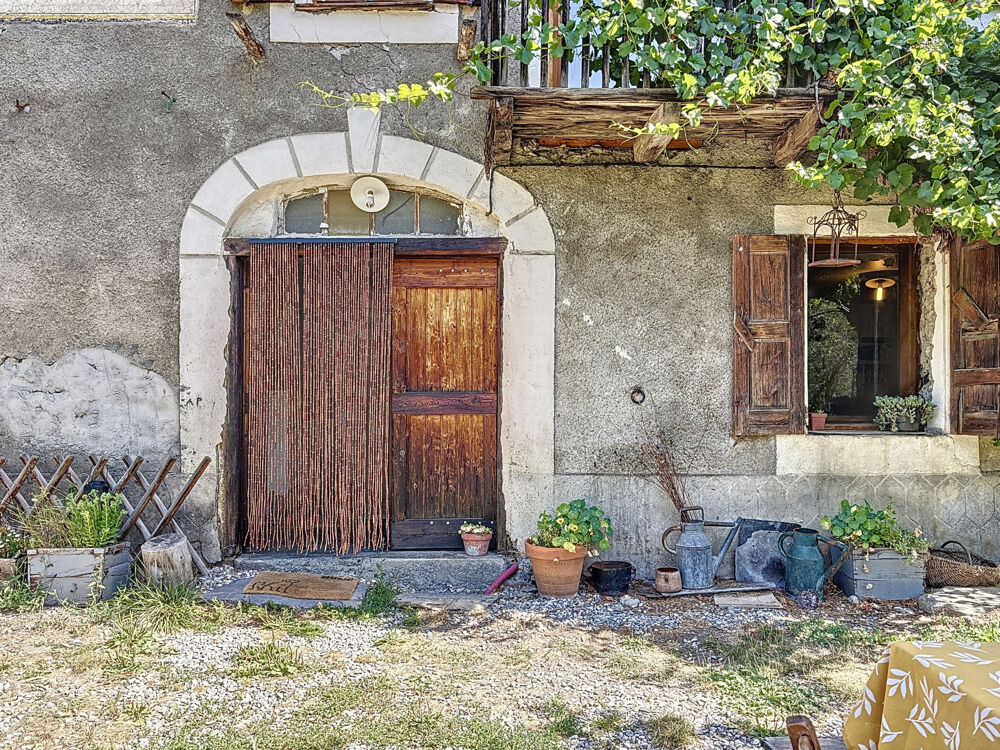 Maisons en pierre à vendre à Rioclar (04340)