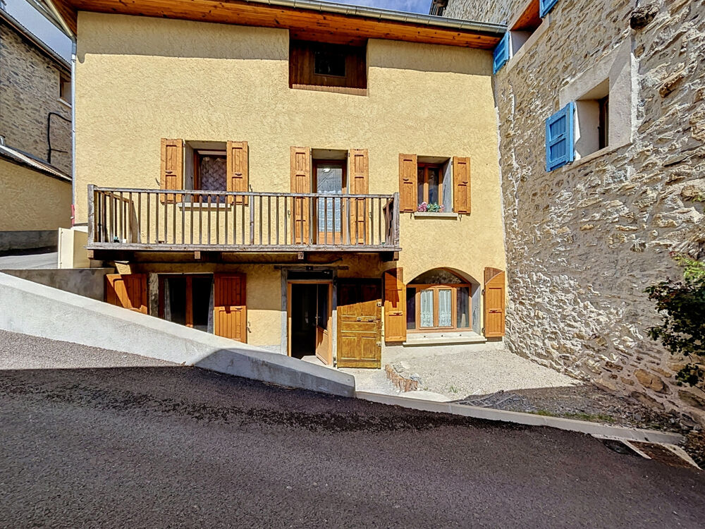 Maison de village avec combles aménageables Hameau des Sanières à Jausiers