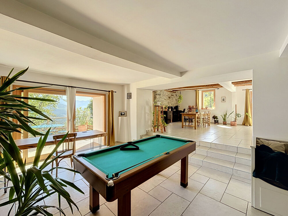 à vendre  Maison Les Thuiles (04400)