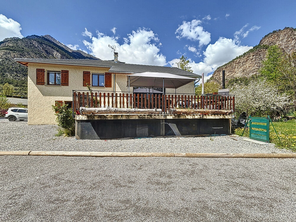À vendre Maison récente T5 avec jardin, terrasse et grand garage Jausiers (04850)
