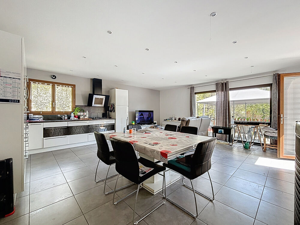 À vendre Maison récente T5 avec jardin, terrasse et grand garage Jausiers (04850)