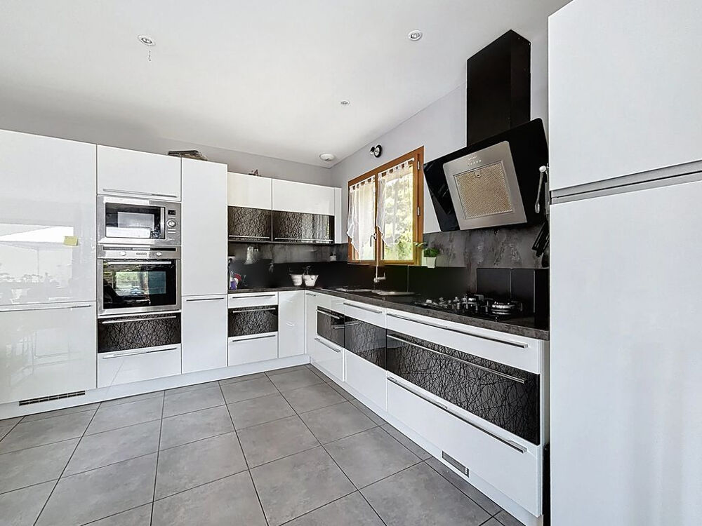 À vendre Maison récente T5 avec jardin, terrasse et grand garage Jausiers (04850)