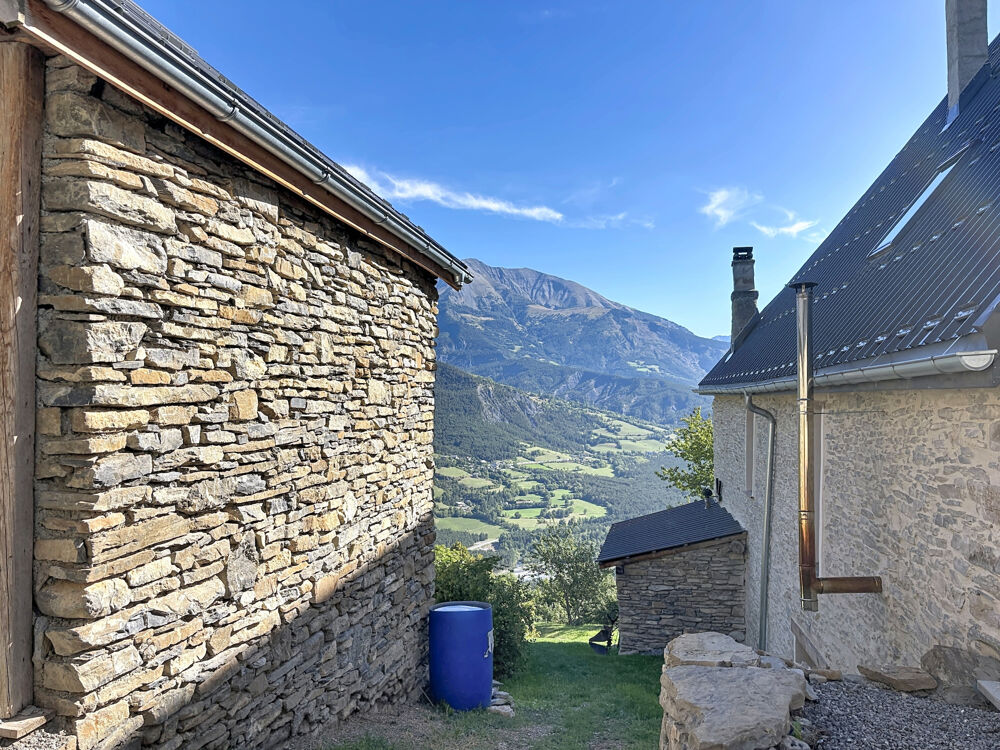 à vendre  Maison Les Thuiles (04400)