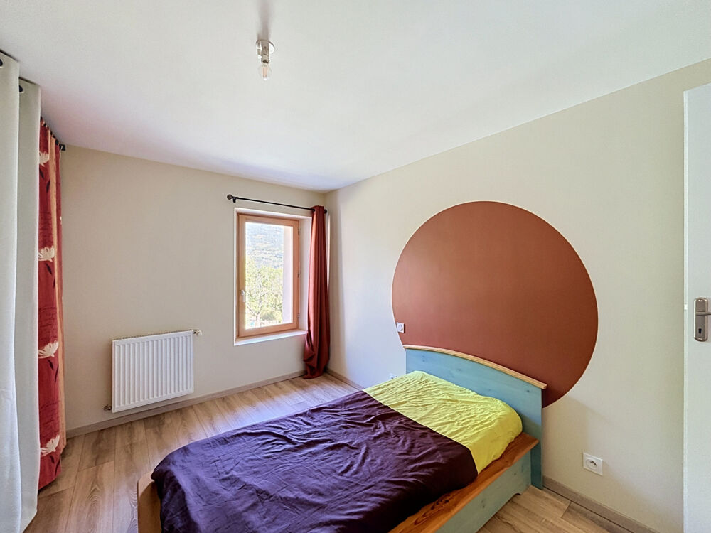 à vendre  Maison Les Thuiles (04400)