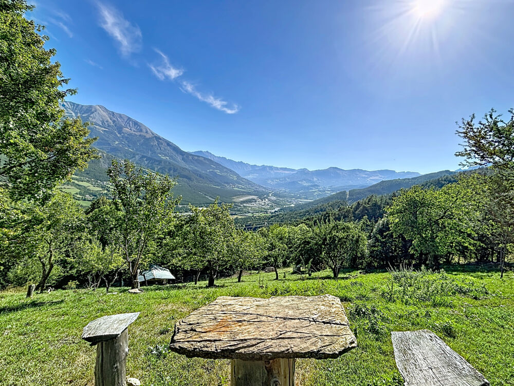 à vendre  Maison Les Thuiles (04400)