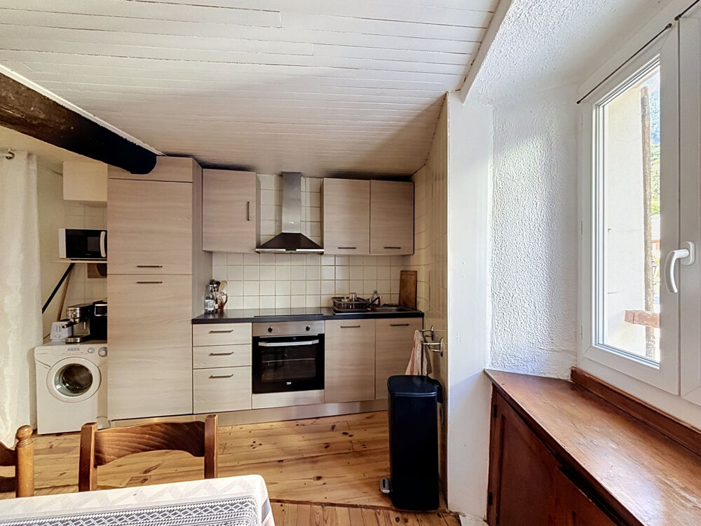 Vente Appartement À vendre   Appartement T2 au cœur de Jausiers   Idéal résidence principale, pied-à-terre ou investissement Jausiers