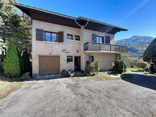 Vente Maison Maison familiale avec 2 appartements, garage double et terrain - Jausiers Jausiers
