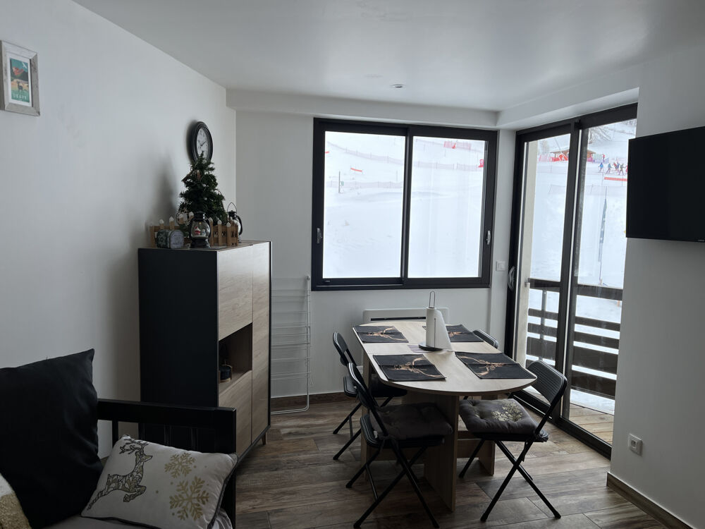 À vendre Studio rénové plein sud au Super Sauze, dernier étage avec ascenseur
