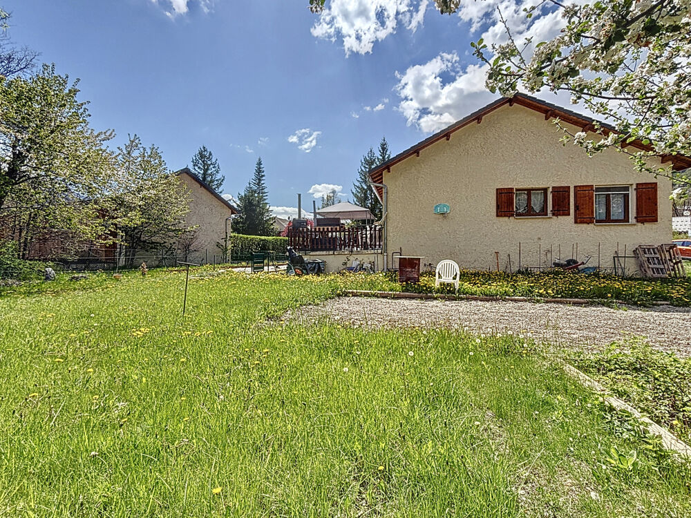 À vendre Maison récente T5 avec jardin, terrasse et grand garage Jausiers (04850)