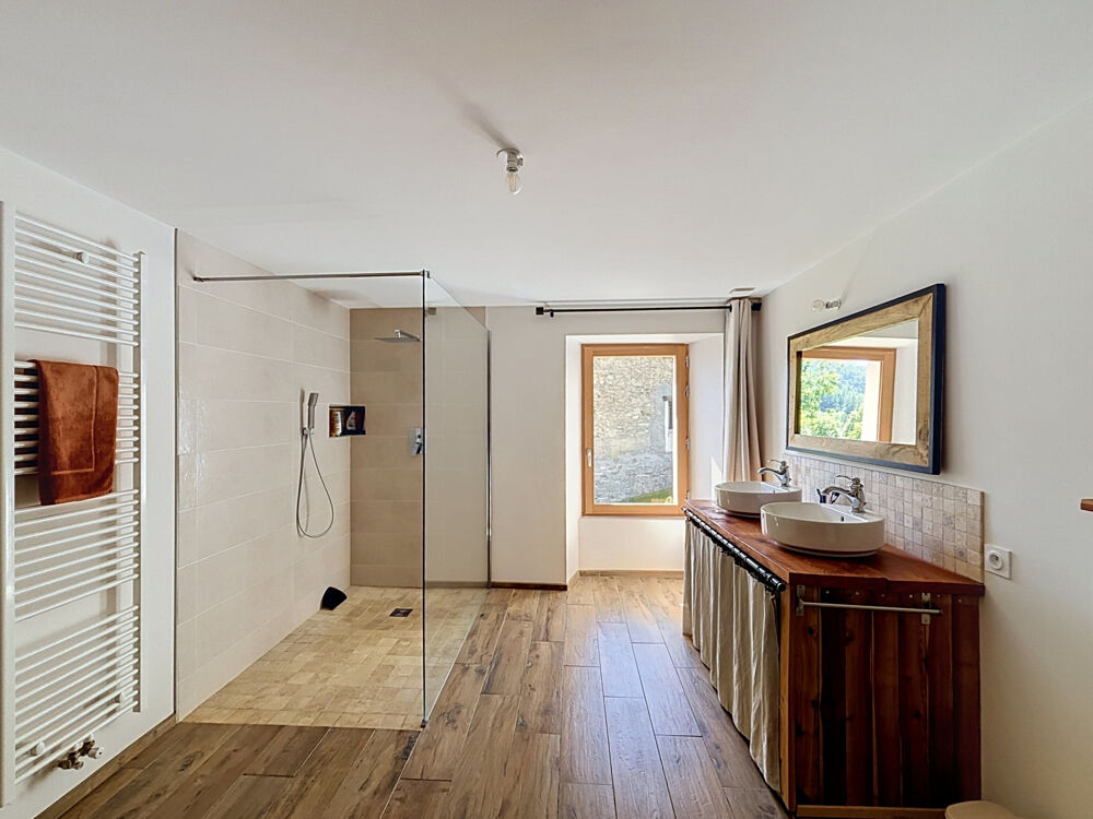 à vendre  Maison Les Thuiles (04400)