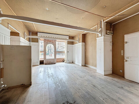 Murs commerciaux libre place Manuel Barcelonnette. 160000 04400 Barcelonnette