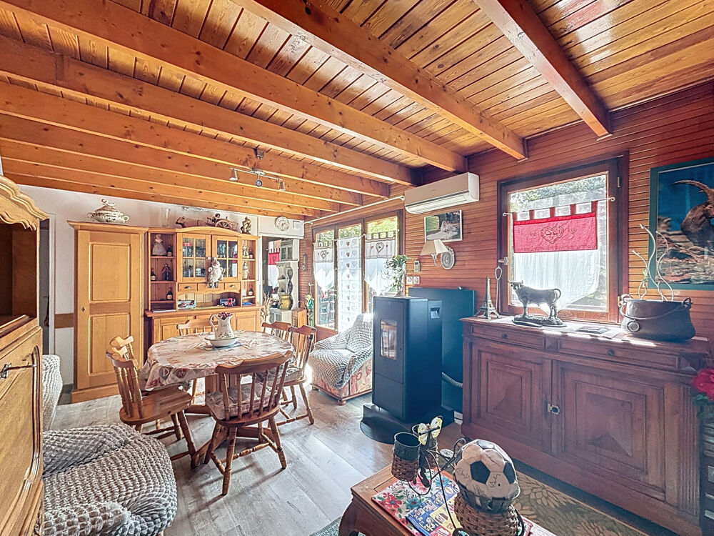 À vendre en nue-propriété Chalet avec terrain à Jausiers (04850)
