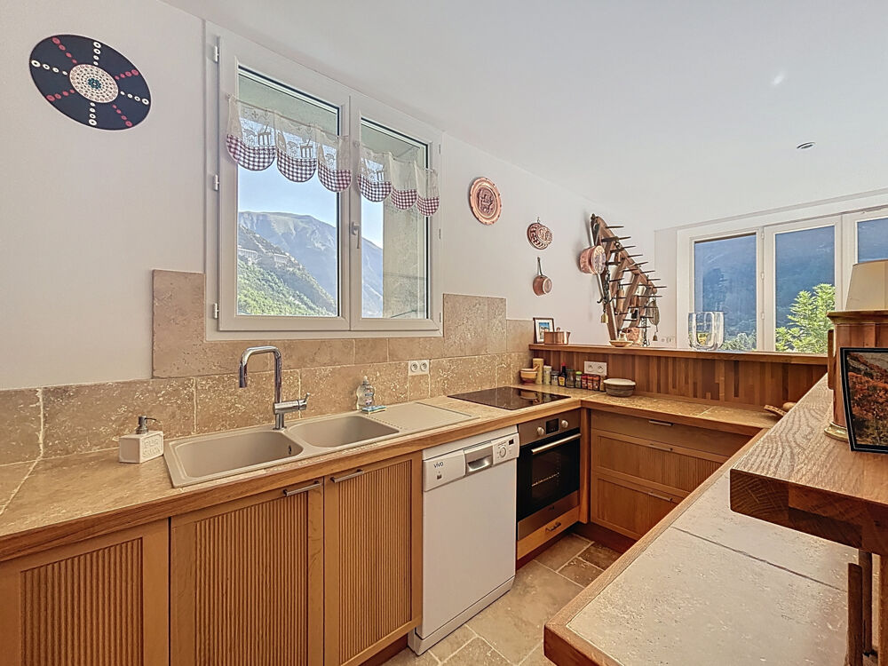 À vendre à La Condamine-Châtelard : appartement avec jardin et vue entièrement rénové