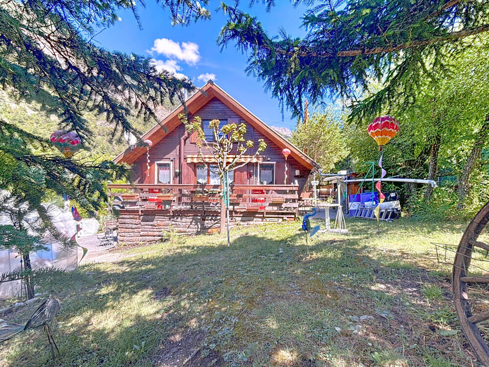 À vendre en nue-propriété Chalet avec terrain à Jausiers (04850)