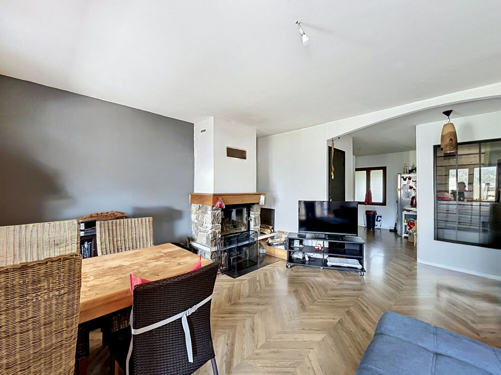 Duplex T4 de 75,63 m2 avec terrasse, cave, 2 parkings et vue montagne