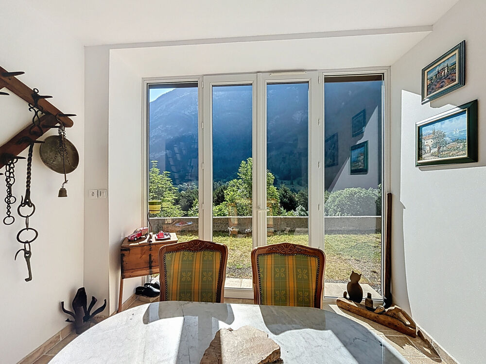 À vendre à La Condamine-Châtelard : appartement avec jardin et vue entièrement rénové